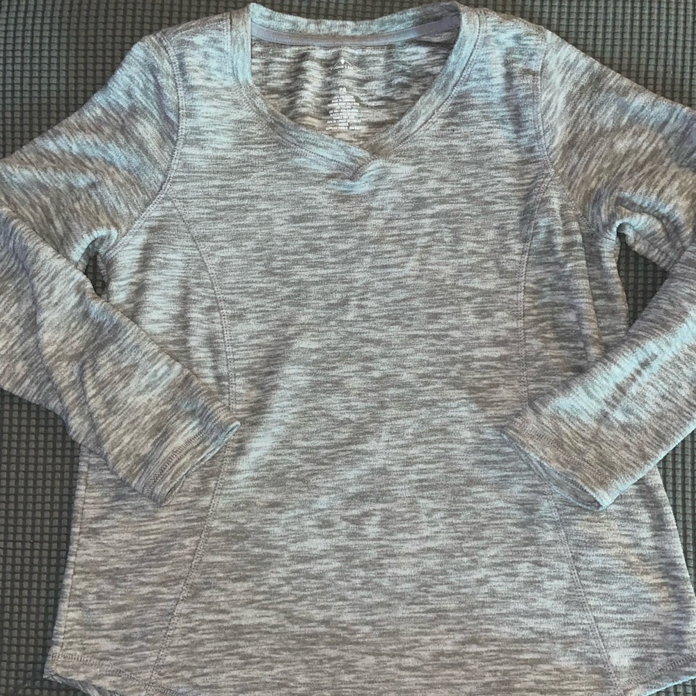 GREY SWEATER